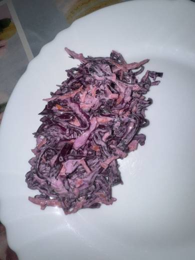 Салат с красной капустой и морковкой
